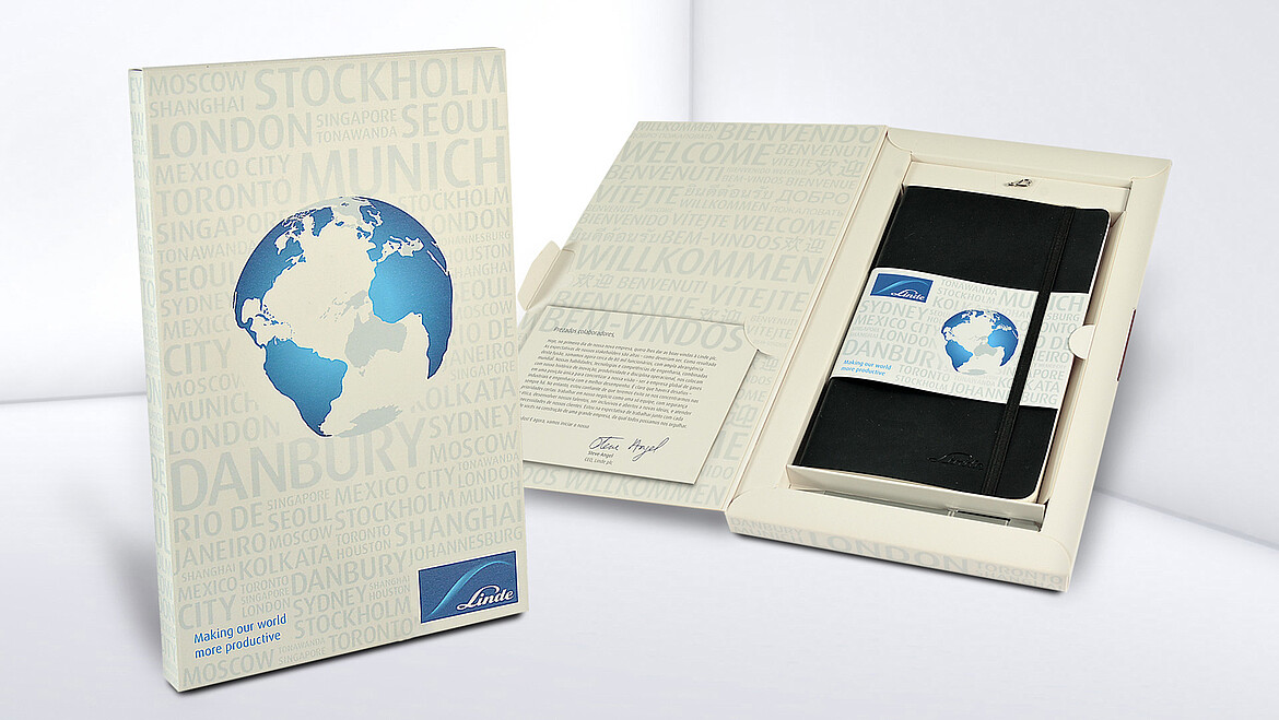 Zestaw artykułów papierniczych w opakowaniu do rozłożenia