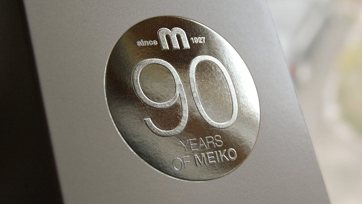 Srebrna soczewka z efektem 3D