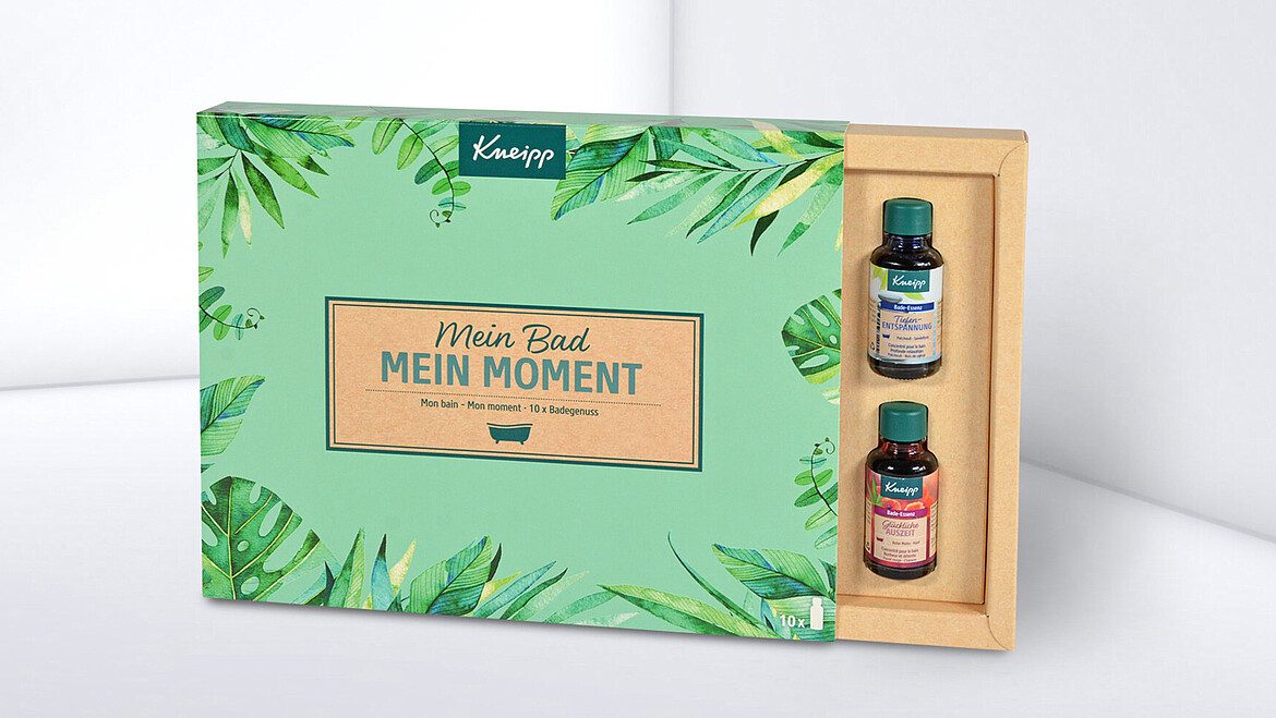 Pudełko wysuwane wypełnione małymi buteleczkami