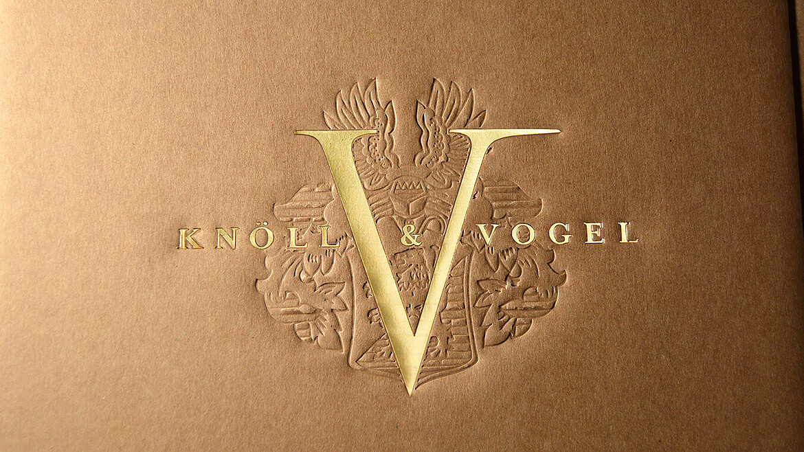 Karton prezentowy PURE line w kolorze naturalnym z tłoczeniem ślepym i tłoczeniem folią na gorąco