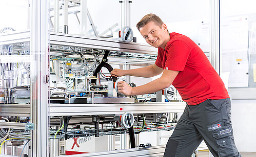 Praktykant w zawodzie mechanik przemysłowego