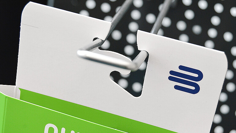 Zawieszenie opakowania z zamknięciem